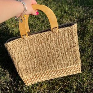 Straw woven purse